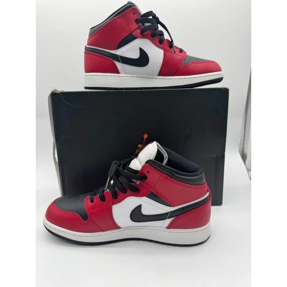 Nike Air Jordan 1 Mid Chicago Black Toe Size 7Y Lightly Worn ONCE 554725-069